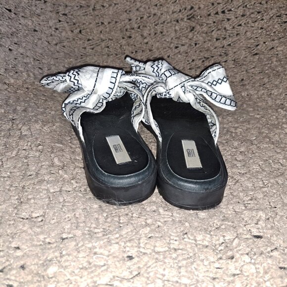 MIISTA LONDON-Valerie-Black & White Bow Slide Sandals-Size 37/US 6.5-Excellent - Picture 5 of 7